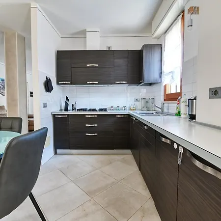 Pearl House - - Jacuzzi Privata شقة سيرمِيوني
